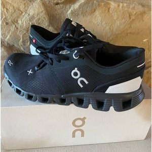 Brand new On Cloud X3 women’s size 7.5 all black